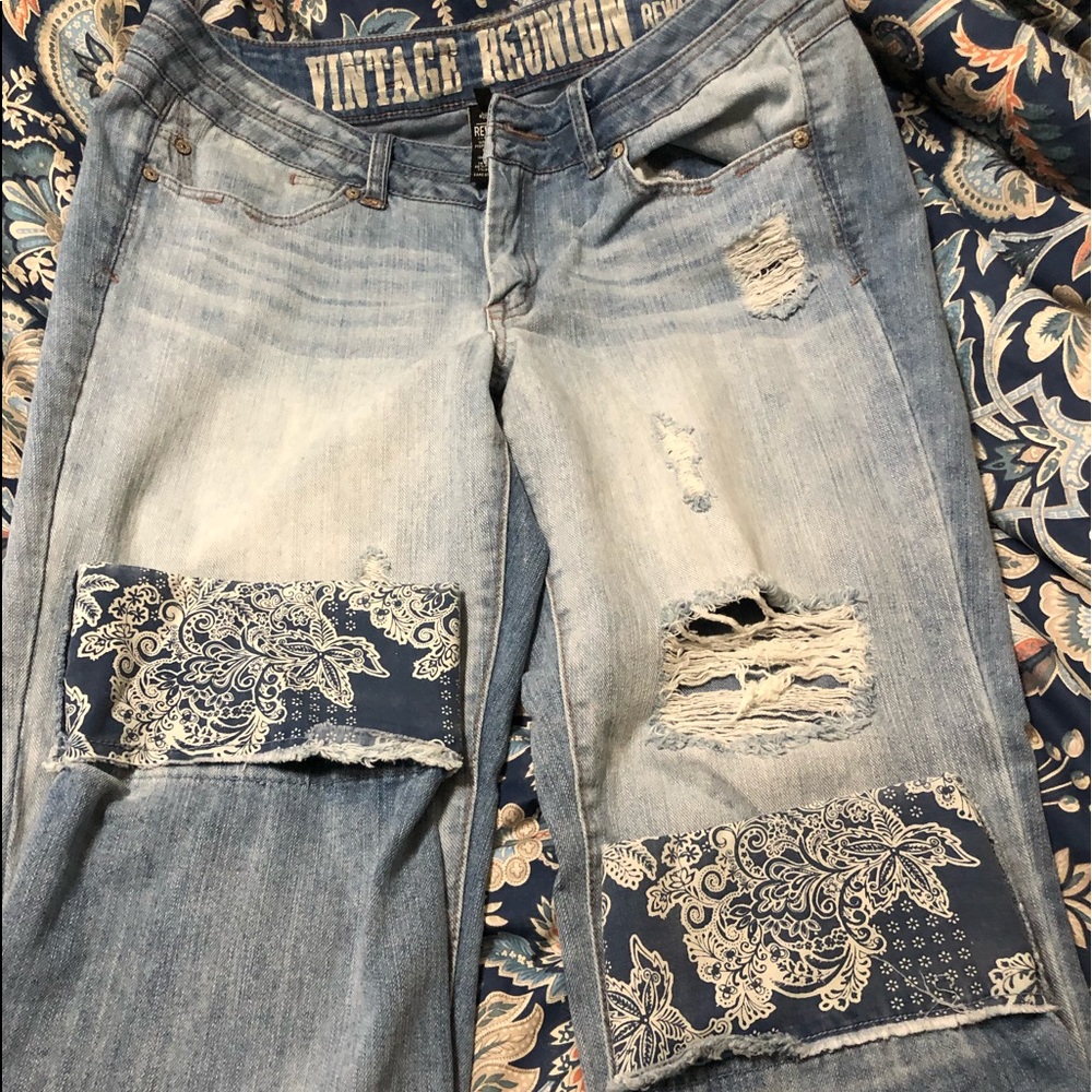 Distressed ankle capris.